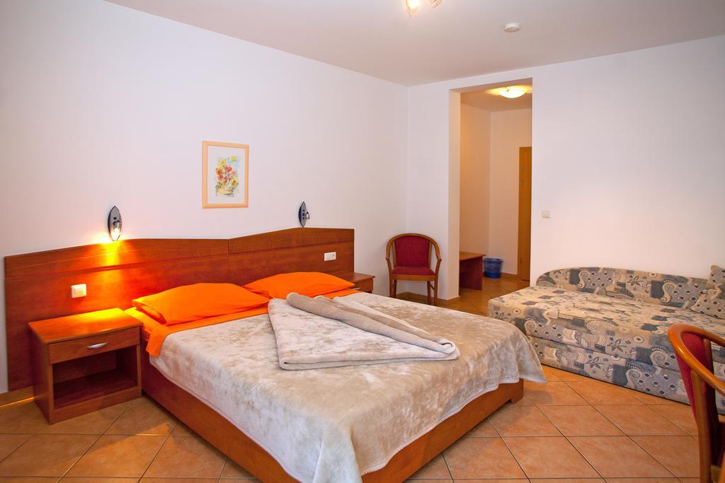 Guesthouse Villa Adria Malinska Εξωτερικό φωτογραφία